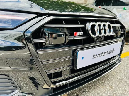 아우디 A6 C8 신차 출고 패키지 (S6그릴+RS6그릴+디퓨저+스포일러+미러+테일램프+실내엠비언트+컵홀더설치+타공기어노브+S6시동버튼+후석USB설치+안전벨트엠비언트+크롬죽이기).