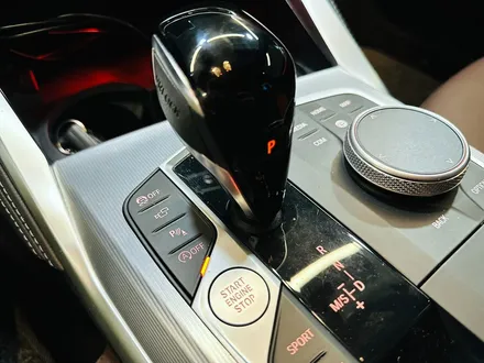 BMW G22 4시리즈 크리스탈 기어봉 교체 시공 작업.