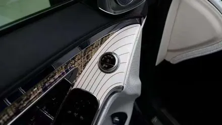 벤츠 W223 S클래스 화이트 피아노트림 인테리어.