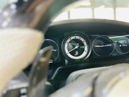 포르쉐 992 GTS 화이트 타코미터 컬러 변경.