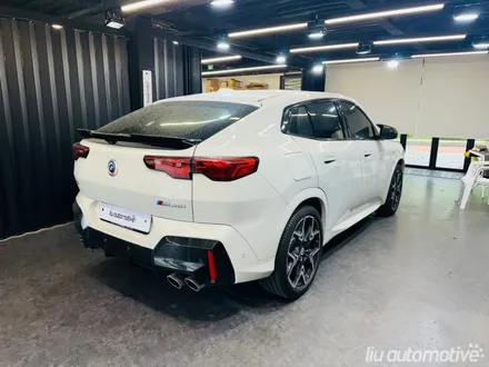 BMW U10 X2 50주년 정품 엠블럼 교체.