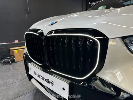 BMW X5 2026 아이코닉글로우 그릴 설치.