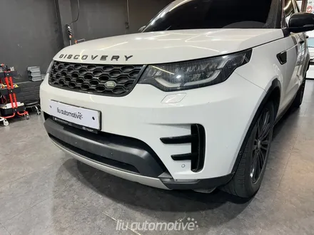 랜드로버 디스커버리5 전기형에서 후기형으로 바디킷 교체 하였습니다.