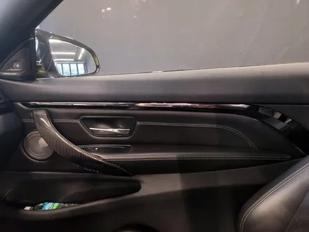 BMW M4 리츠 스마트 엠비언트. 엠비언트가 불어넣는 생기.