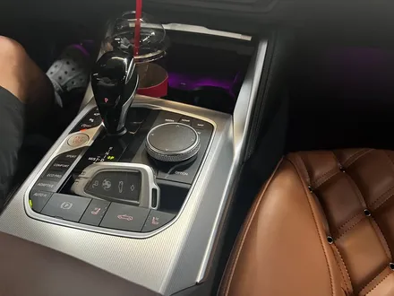 BMW G23 4시리즈 M440i 센터페시아 엠비언트 확장 + 카본 스포일러.