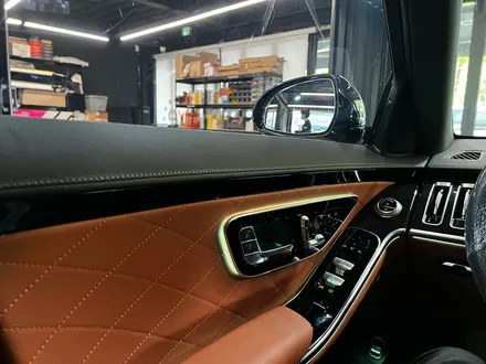 벤츠 W223 S클래스 신차 패키지 액티브엠비언트+4D부메스터 순정부품.