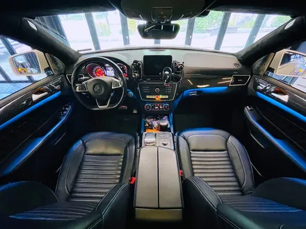 벤츠 W166 GLE350 리츠 스마트 엠비언트. GLE 인테리어에 어울리는 감각적인 분위기.