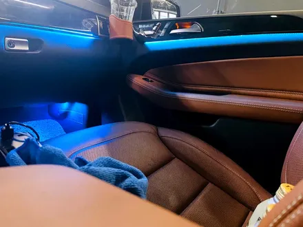 벤츠 W166 GLE350 리츠 스마트 엠비언트 시공. 벤츠 인테리어에 어울리는 감각적인 분위기.