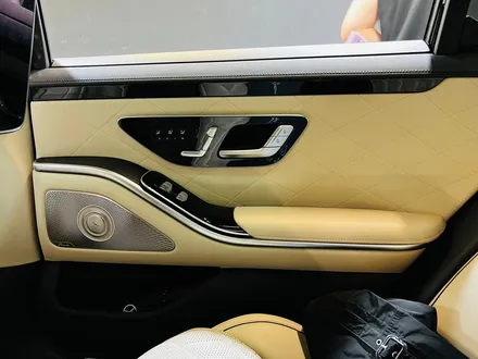 벤츠 W223 S클래스 신차 패키지 (4D부메스터+천장부메스터+액티브엠비언트).