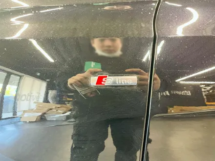 아우디 Q8 50TDI 블랙팩 + 실내 카본트림 교체. 인테리어와 익스테리어 모두 시크하게.