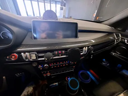 BMW F15 X5 실내 인테리어 카본트림 세트. 간단한 장착에 확실한 변화.