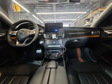 벤츠 W218 CLS 리츠 스마트 엠비언트. CLS에 어울리는 감각적인 분위기.
