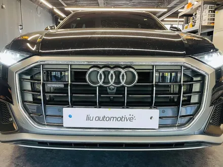 아우디 Q8 50TDI 블랙팩 + 실내 카본트림 교체. 인테리어와 익스테리어 모두 시크하게.
