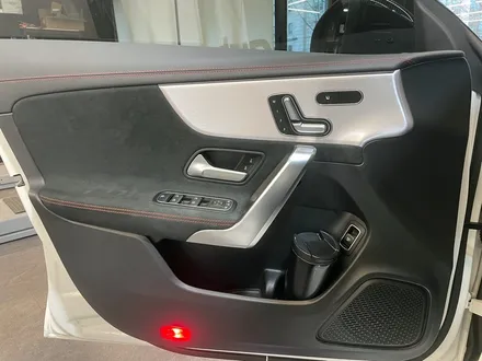 벤츠 C118 CLA 엠비언트 AMG 패키지. 미드레인지 스피커 + AMG 바 엠비언트 + AMG 핸들커버.