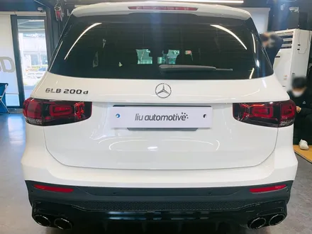 벤츠 GLB AMG 디퓨저 세트. AMG 리어 디퓨저로 완성되는 뒷모습.