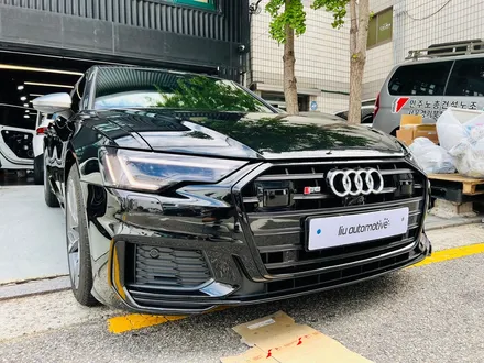 아우디 A6 C8 신차 출고 패키지 (S6그릴+RS6그릴+디퓨저+스포일러+미러+테일램프+실내엠비언트+컵홀더설치+타공기어노브+S6시동버튼+후석USB설치+안전벨트엠비언트+크롬죽이기).