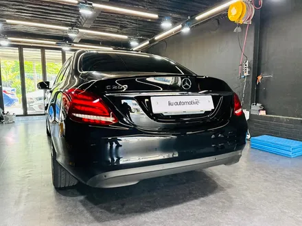 벤츠 W205 C200 C클래스 디퓨저 크롬라인 교체 순정부품.