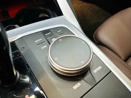 BMW G22 4시리즈 크리스탈 기어봉 교체 시공 작업.
