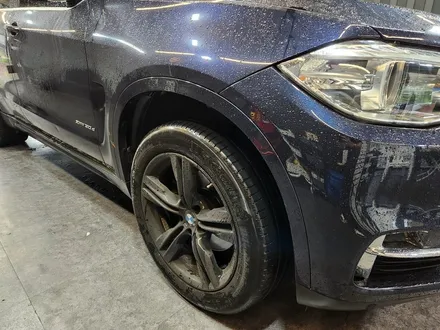 BMW F15 X5 오버휀다 휠하우스 트림 교체하기.