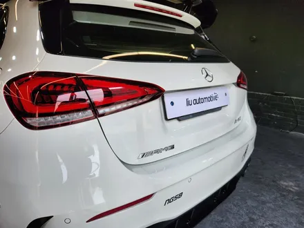벤츠 W177 A45AMG 순정부품 후석송풍구 생성 + 블랙 엠블럼 교체 세트.