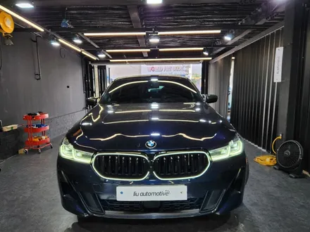 BMW 6GT 아이코닉글로우 그릴 + M1M2버튼 + M트랙 계기판 + 크리스탈 기어노브.