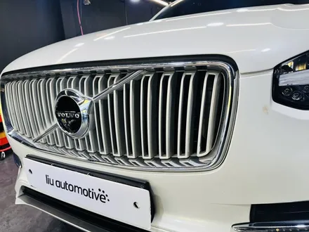 볼보 XC90 신형 그릴 교체.