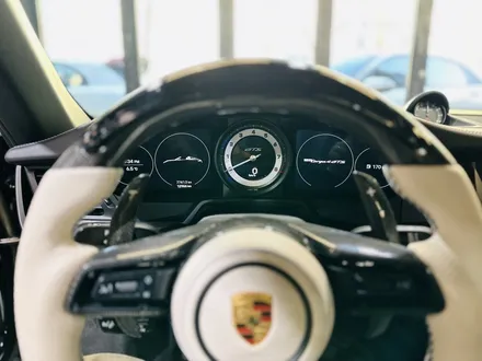 포르쉐 992 GTS 화이트 타코미터 컬러 변경.