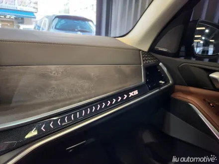 BMW G05 X5 LCI 실내 카본 인테리어 + 아이코닉글로우 그릴.