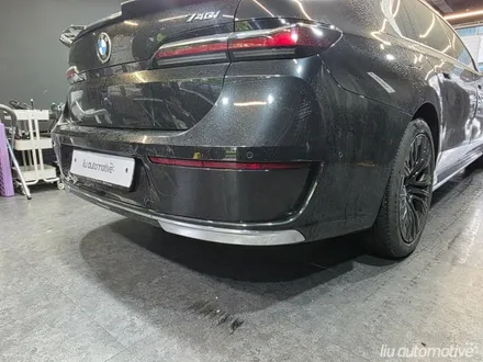 BMW G70 7시리즈 M범퍼 교체 760 버전.