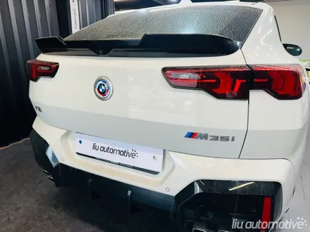 BMW U10 X2 50주년 정품 엠블럼 교체.