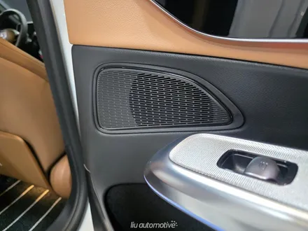 벤츠 2026 E200 E클래스 부메스터 + 미드레인지 엠비언트 패키지 W214.
