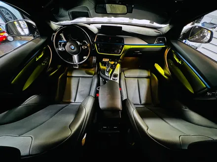 BMW F30 3시리즈 리츠 스마트 엠비언트 2세대 패키지. 업그레이드 된 실내 엠비언트.