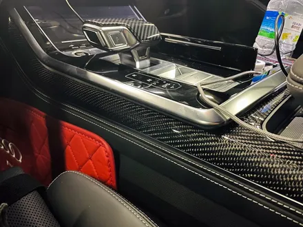 아우디 Q8 50TDI 블랙팩 + 실내 카본트림 교체. 인테리어와 익스테리어 모두 시크하게.
