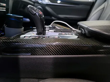 BMW F15 X5 실내 인테리어 카본트림 세트. 간단한 장착에 확실한 변화.