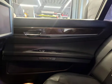 BMW F02 7시리즈 리츠 스마트 엠비언트. 모두가 탐내는 차에도 필수, 엠비언트.