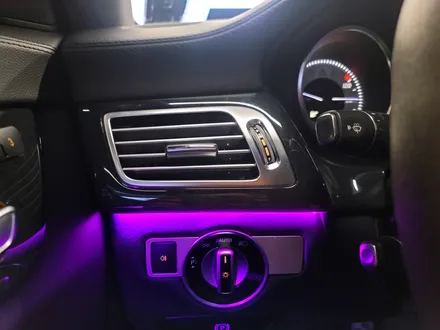 벤츠 W218 CLS 리츠 스마트 엠비언트. CLS에 어울리는 감각적인 분위기.