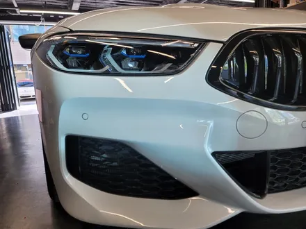 BMW 8시리즈 그란쿠페 프론트 카본 카나드. 작지만 확실한 변화.