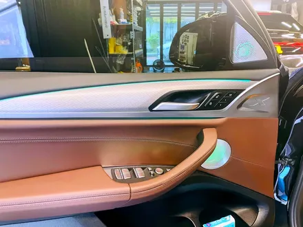 BMW G02 X4 엠비언트 연동 스피커 세트. BMW 실내 엠비언트와 스피커 추천.