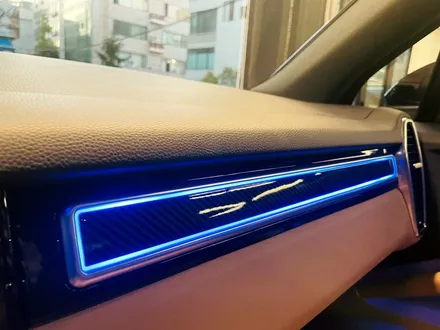 포르쉐 카이엔 엠비언트 옵션 세트. 새롭게 엠비언트로 인테리어에 변화주기.