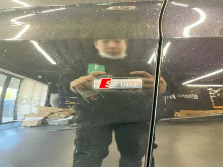 아우디 Q8 50TDI 블랙팩 + 실내 카본트림 교체. 인테리어와 익스테리어 모두 시크하게.