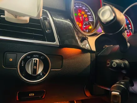 벤츠 W166 GLE350 리츠 스마트 엠비언트 시공. 벤츠 인테리어에 어울리는 감각적인 분위기.