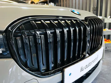 BMW G12 7시리즈 익스테리어 바디 패키지. 블랙 그릴 + 사이드미러 + 카본 스포일러.