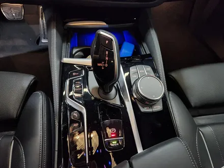 BMW 6GT 크리스탈 기어봉 교체 시공.