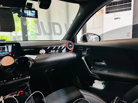 벤츠 W177 A45 AMG 순정 엠비언트 확장 시공 작업.