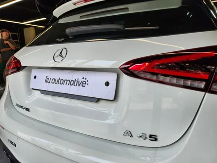 벤츠 W177 A45AMG 순정부품 후석송풍구 생성 + 블랙 엠블럼 교체 세트.