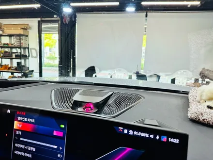 BMW i4 업다운 센터스피커.