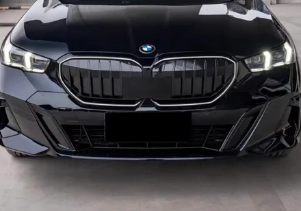 BMW G60 5시리즈 아이코닉글로우 블랙 그릴 순정부품.