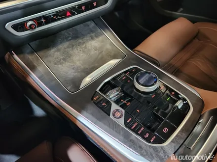 BMW G05 X5 LCI 실내 카본 인테리어 + 아이코닉글로우 그릴.