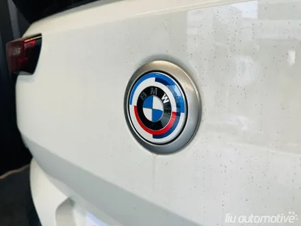 BMW U10 X2 50주년 정품 엠블럼 교체.