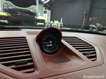 포르쉐 992 카레라 계기판 크로노 네온 컬러 변경.